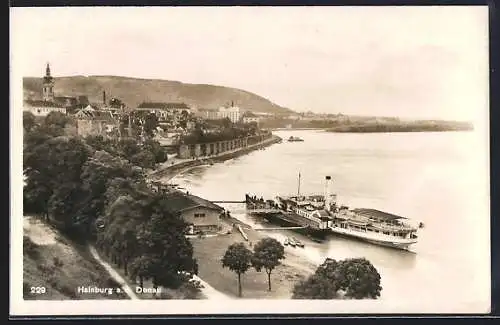 AK Hainburg a. d. Donau, Uferpanorama mit Bootsanleger