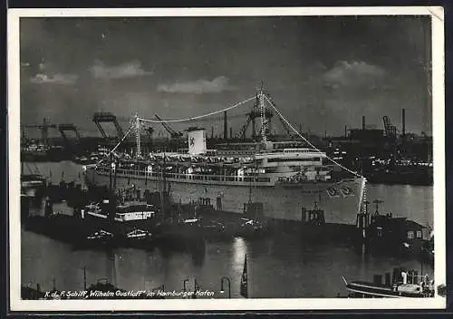 AK K.d.F.-Schiff Wilhelm Gustloff im Hamburger Hafen mit Festbeleuchtung