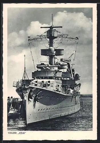 AK Kriegsmarine, Kreuzer Köln im Hafen
