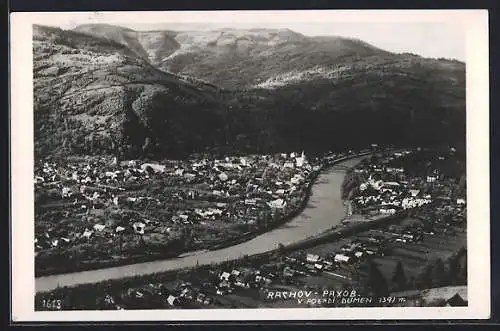 AK Rachov, v Pozadi Dumen, Totale mit Berg Dumen