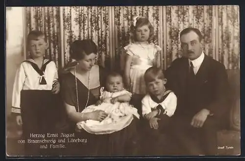 AK Herzog Ernst August von Braunschweig mit Herzogin Viktoria Luise und den Kindern
