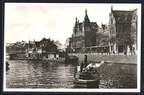 AK Amsterdam, Centraal Station en Station N.H. Tram