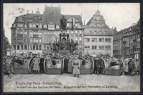 AK Leipzig, Englische Feldgeschütze, erobert von den Sachsen in Ypern, aufgestellt auf dem Marktplatz