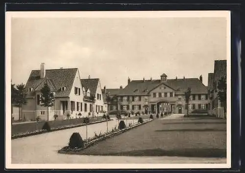 AK Essen / Ruhr, Siedlung Alfredshof der Krupp AG, Ortspartie mit Anlagen und Torgebäude