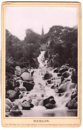 Fotografie Rob- Prager, Berlin, Ansicht Berlin-Kreuzberg, der Wassersturz im Viktoriapark