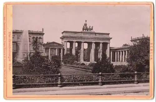 Fotografie Rob. Prager, Berlin, Ansicht Berlin, das Brandenburger Tor am Pariser Platz