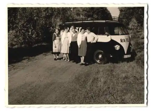 Fotografie Auto VW Bulli T1, Kastenwagen / Transporter der Firma RA-TE mit Kennzeichen Berlin