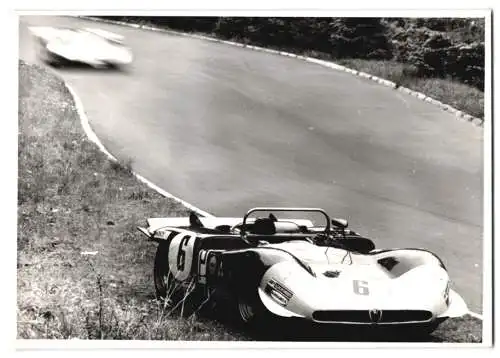 Fotografie Motorsport 1000km Rennen Nürburgring, Rennwagen Alfa Romeo Startnummer 6 neben der Strecke