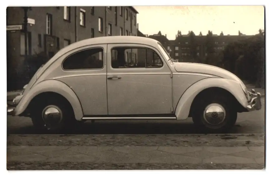 Fotografie unbekannter Fotograf, Ansicht Berlin-Tempelhof, Auto Volkswagen VW Käfer im Hessenring 0