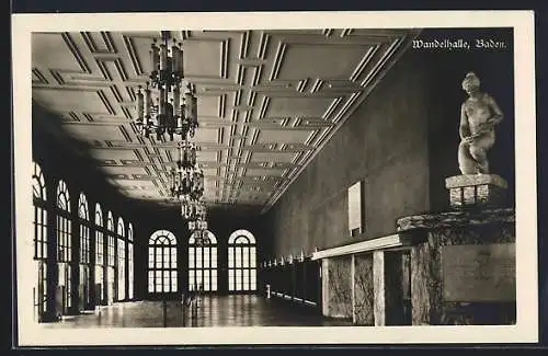 AK Baden, Wandelhalle, Innenansicht mit Skulptur
