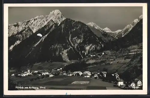 AK Flirsch am Arlberg, Totalansicht im Bergpanorama