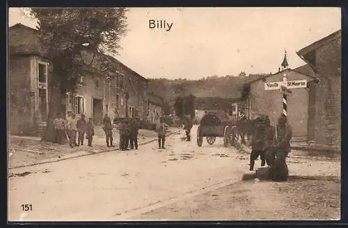 AK Billy, Strassenpartie mit deutschen Soldaten an einem Wegweiser