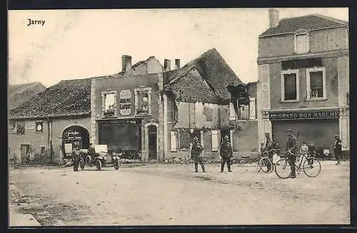 AK Jarny, Soldaten auf dem Dorfplatz