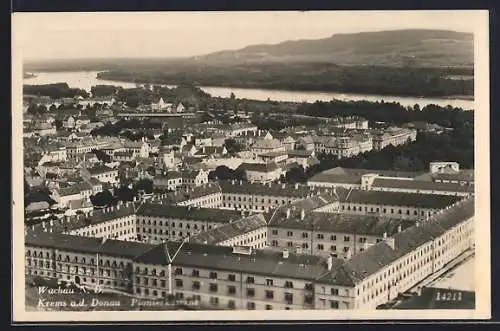 AK Krems a. d. Donau, Pionierkaserne mit Stadt und Donau aus der Vogelschau