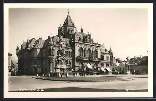 AK Korneuburg, Gebäude mit Restaurant und Geschäften