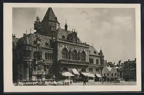 AK Korneuburg /N. Ö., Rathausplatz mit Säulendenkmal