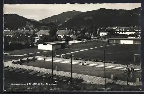 AK Pernitz /N. Ö., Strandbad mit Ortsansicht und Bergpanorama