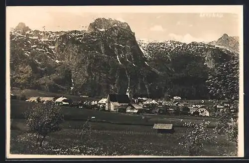 AK Abtenau, Ortsansicht gegen die Berge