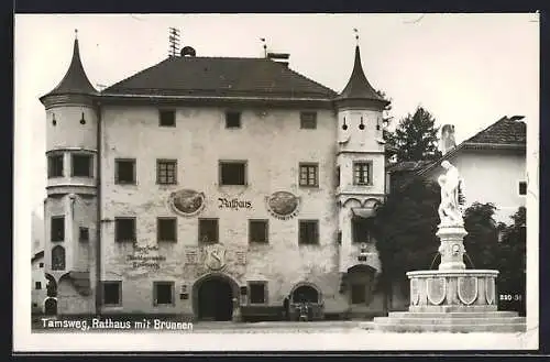 AK Tamsweg, Ansicht vom Rathaus mit Brunnen