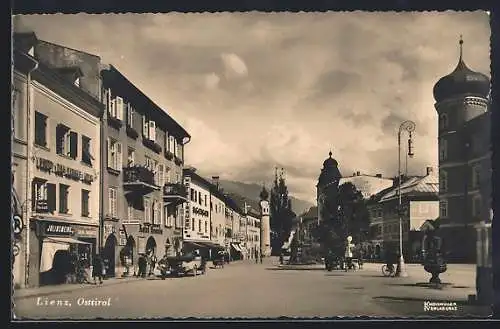 AK Lienz /Osttirol, Strassenpartie am Hotel Traube