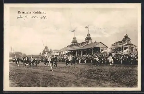 AK Berlin-Karlshorst, Jockeys und Pferde auf der Rennbahn