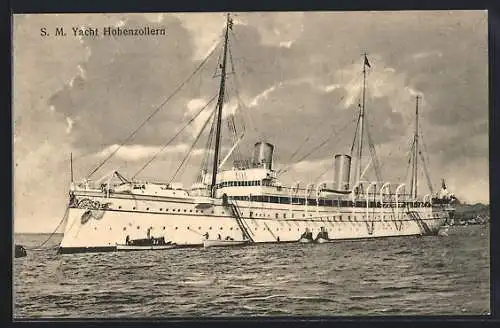 AK SM Yacht Hohenzollern liegt vor Anker