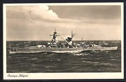 AK Kreuzer Lützow der Kriegsmarine mit Flugdeck für Wasserflugzeuge, flagge