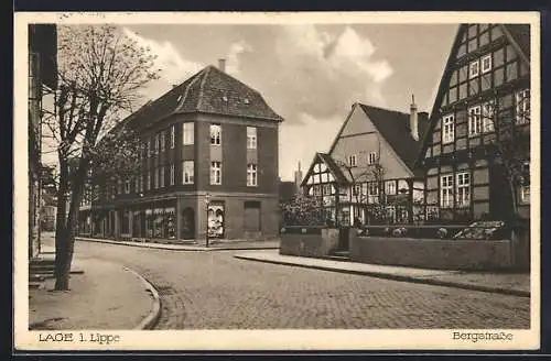 AK Lage /Lippe, Bergstrasse mit Geschäftshaus u. Abzweig