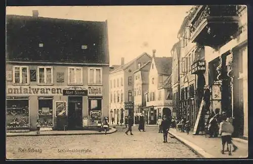 AK Rendsburg, Schleifmühlenstrasse mit Kolonialwarenhandlung A. Schramm