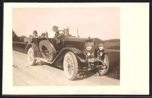 Foto-AK Benz Cabrio bei einer Fahrt über eine Landstrasse