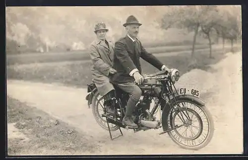 Foto-AK Motorrad B. S. A. auf einer Landstrasse