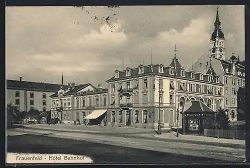 AK Frauenfeld, Hotel Bahnhof mit Strassenbahn