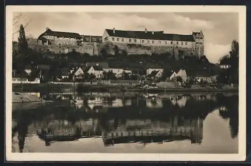 AK Wettin /Saale, Blick über den Fluss zum Schloss