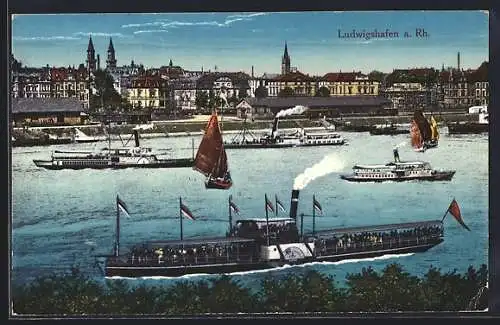 AK Ludwigshafen / Rhein, Partie am Rhein mit Schiffen