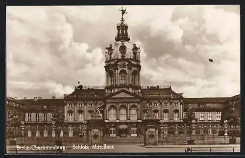 AK Berlin-Charlottenburg, Mittelbau vom Schloss