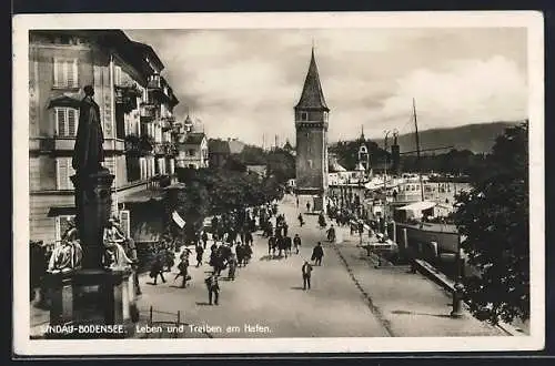 AK Lindau / Bodensee, Hafenpartie mit Dampfer, Denkmal