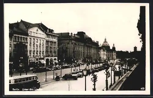 AK Berlin, Unter den Linden mit parkenden Autos