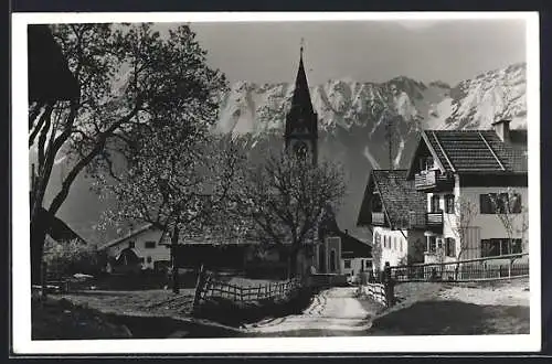 Foto-AK Sistrans, Teilansicht mit Bergen