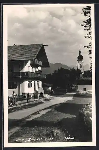 AK Ried im Zillertal, Ortspartie mit Kirche