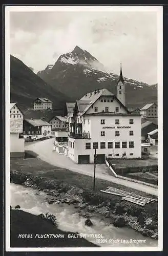 AK Galtür, Ortsansicht mit Fluss, Hotel Fluchthorn