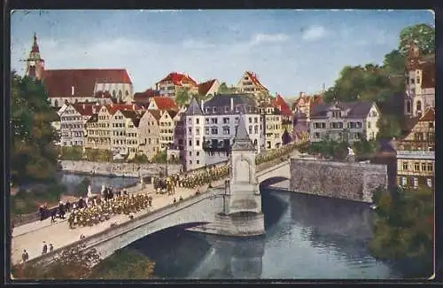 AK Tübingen, Eberhardbrücke mit Auszug der Stadtgarnison