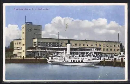 AK Friedrichshafen a. B., Hafenbahnhof mit Dampfer