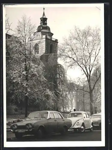 AK Kirchheim-Teck, Parkende Autos an der Kirche