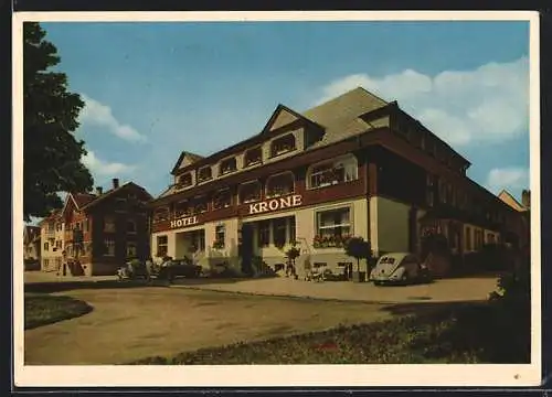 AK Höchenschwand /Schwarzwald, Hotel Krone W. Hiener mit Strasse