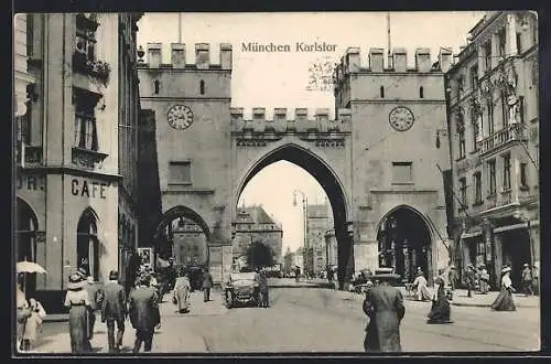 AK München, Cafe beim Karlstor, Passanten