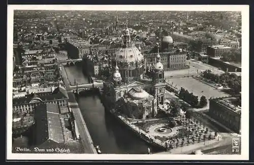 AK Berlin, Blick auf den Dom & Schloss aus der Vogelschau