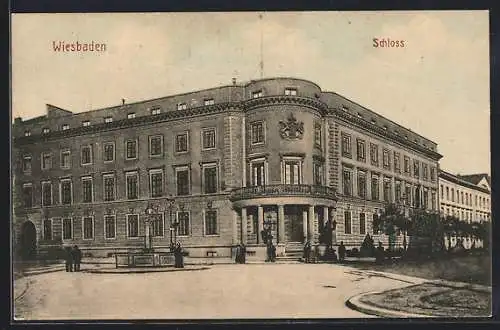 AK Wiesbaden, Schloss mit Brunnen