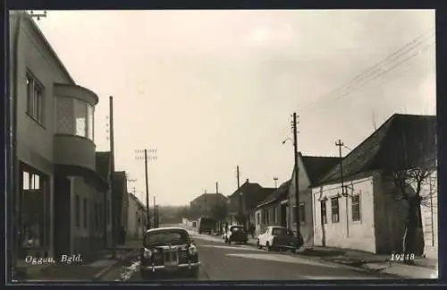 AK Oggau /Bgld., Strassenpartie mit Autos