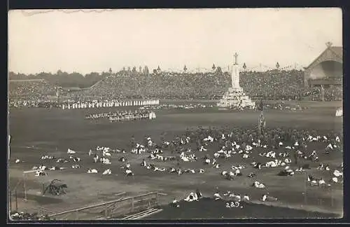 Foto-AK Prag, Sportler auf dem grossen Feld zum Sokol Turnfest