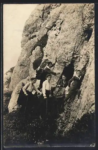 Foto-AK Kampenwand, Bergsteigerinnen mit Kindern